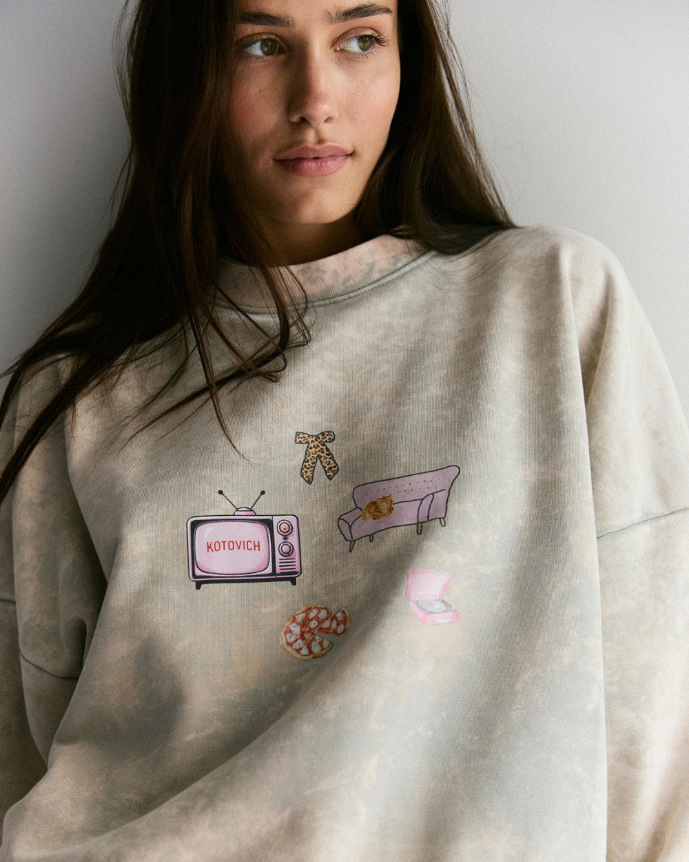 Світшот виварений з принтом TV