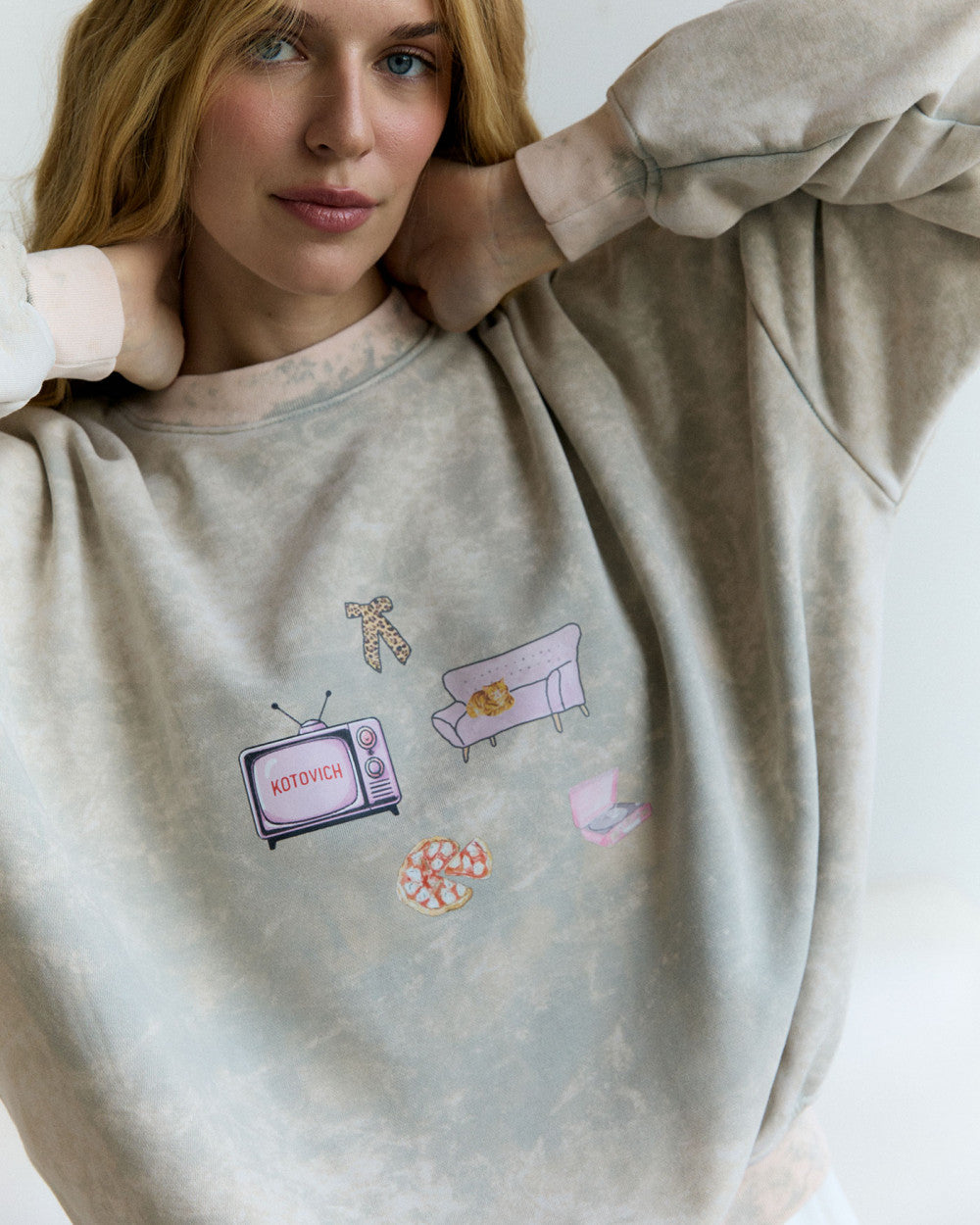 Світшот виварений з принтом TV