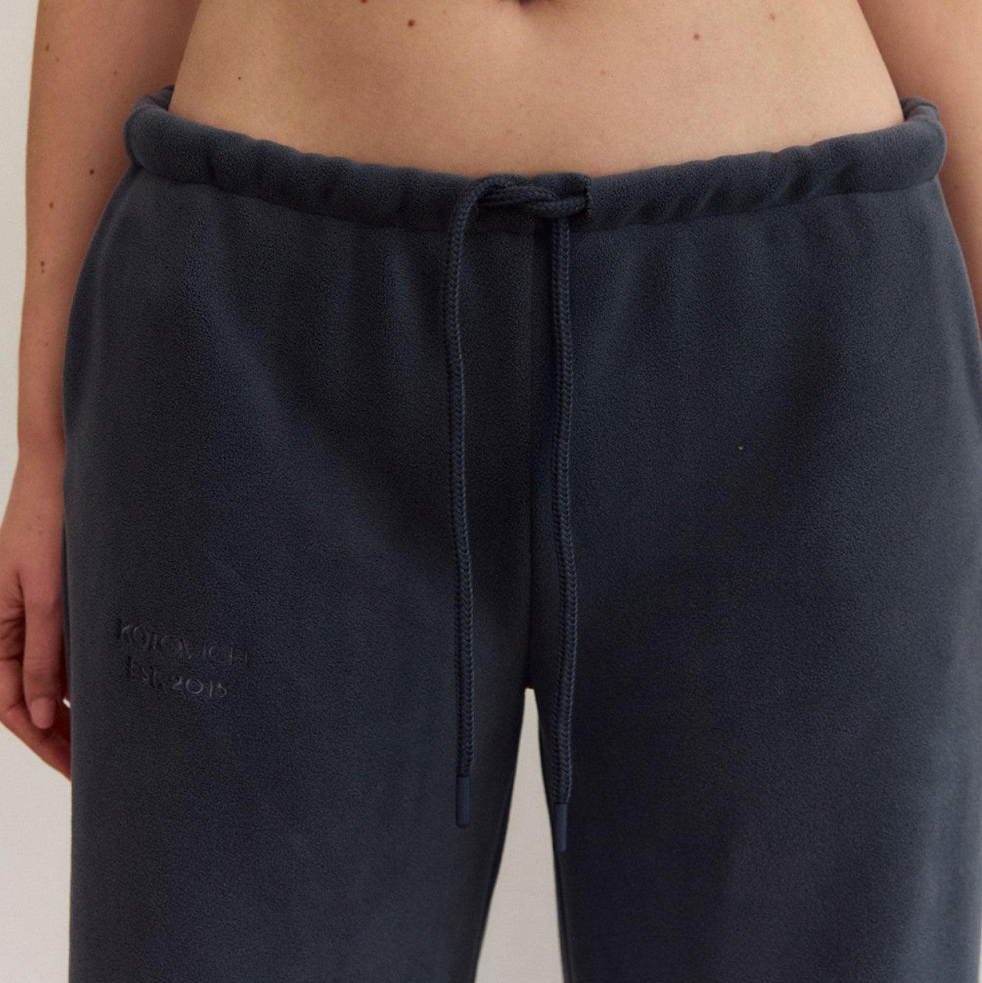 Штани з вишивкою